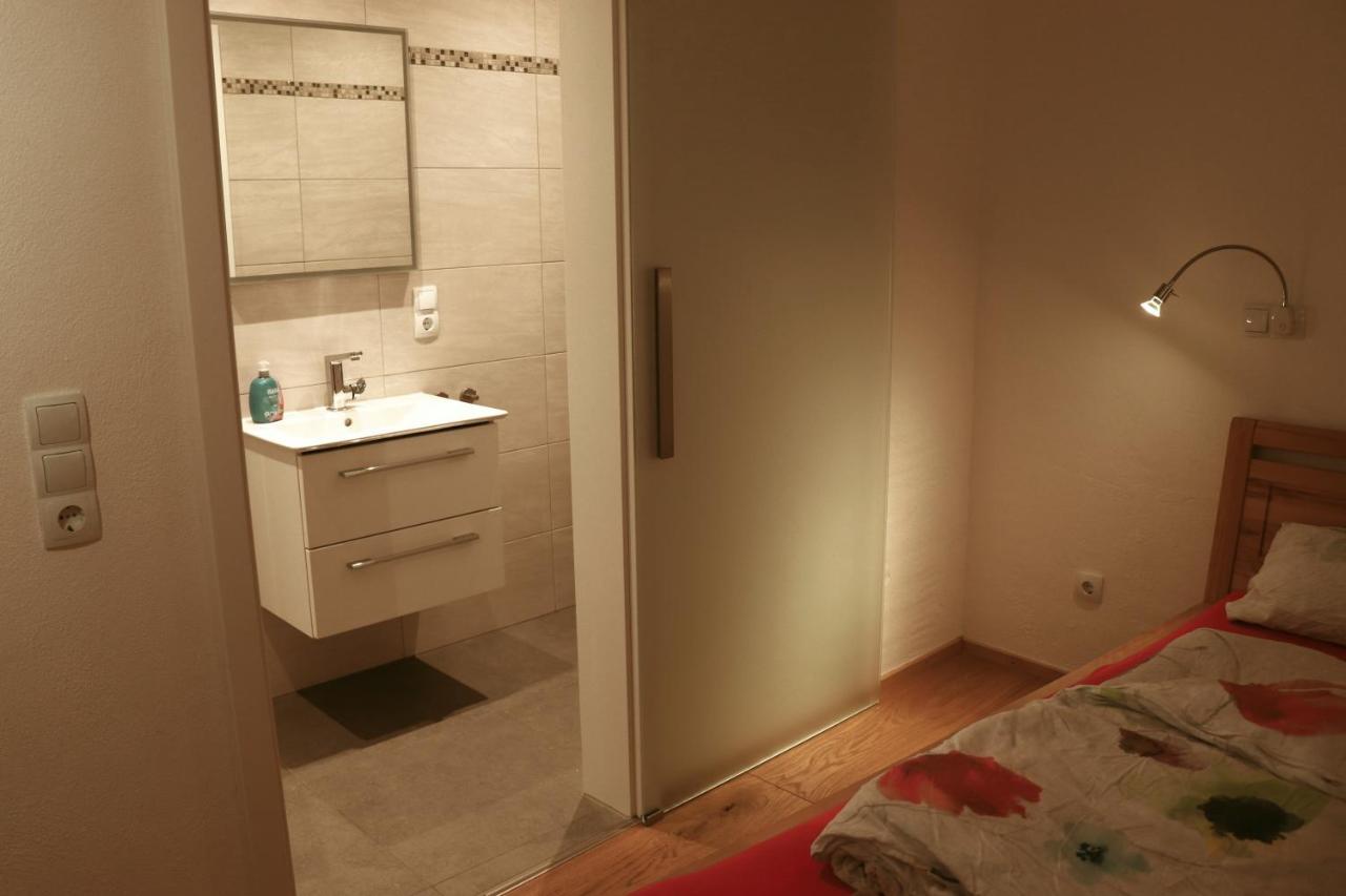 Stilvolle Wohnung Auf 50 M² Mit Parkplatz Und Wifi Kraiburg am Inn Exteriér fotografie